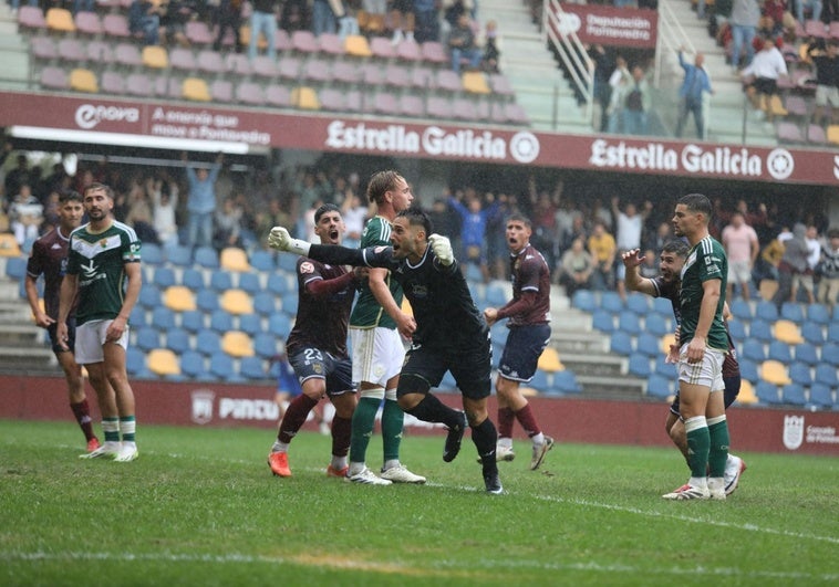 Un gol del meta del Pontevedra frustra al Cacereño